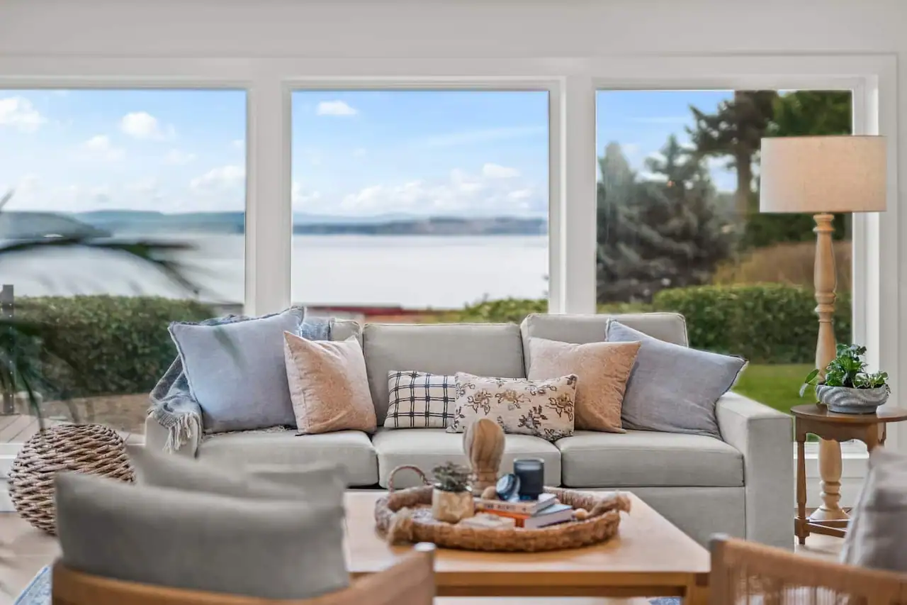 The Grand View: living room