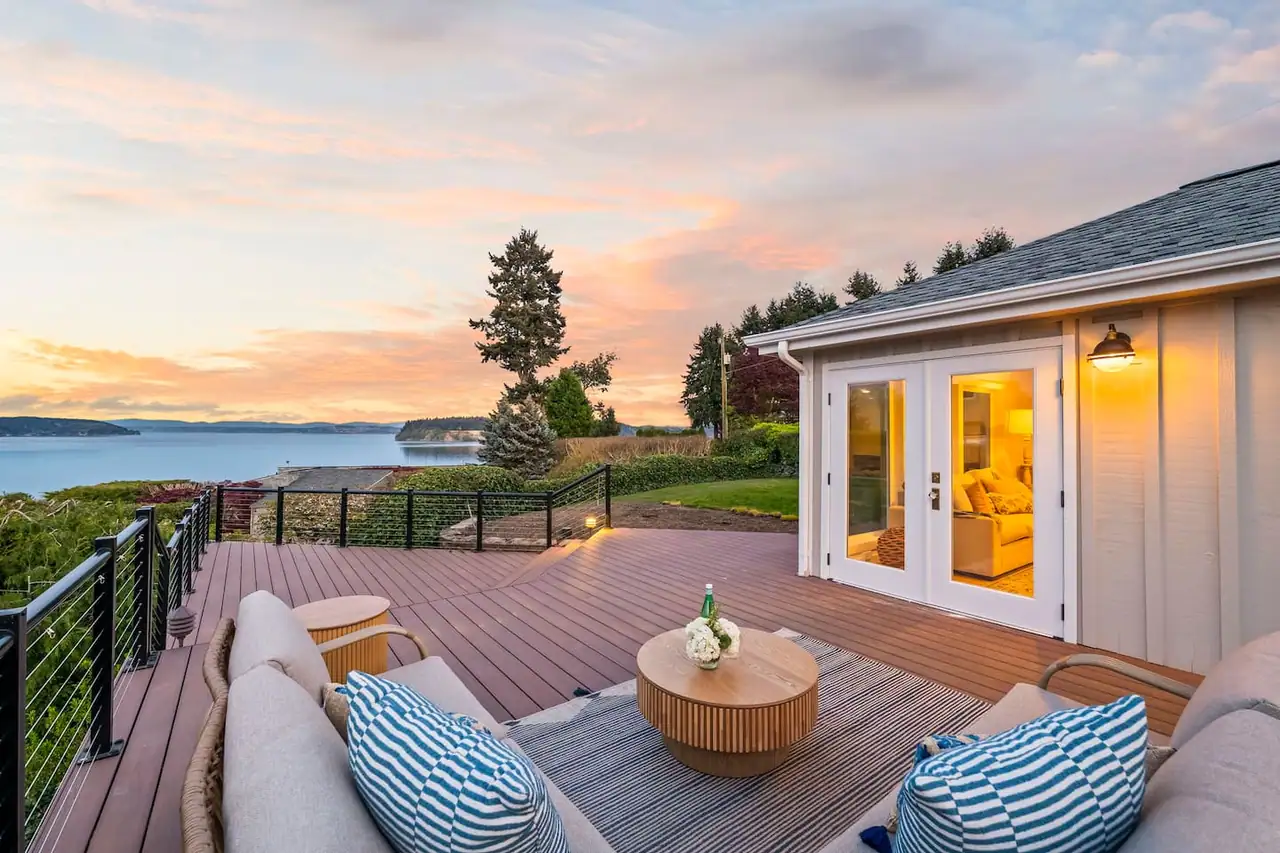 The Grand View: balcony