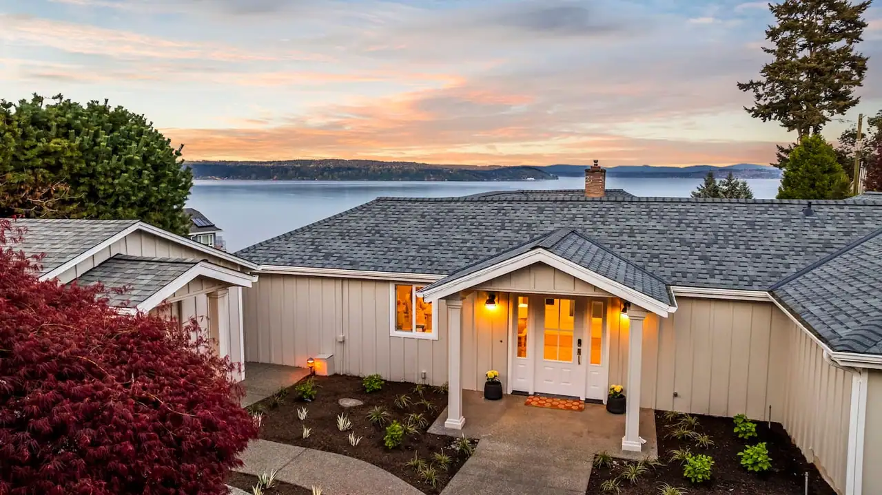 The Grand View: exterior