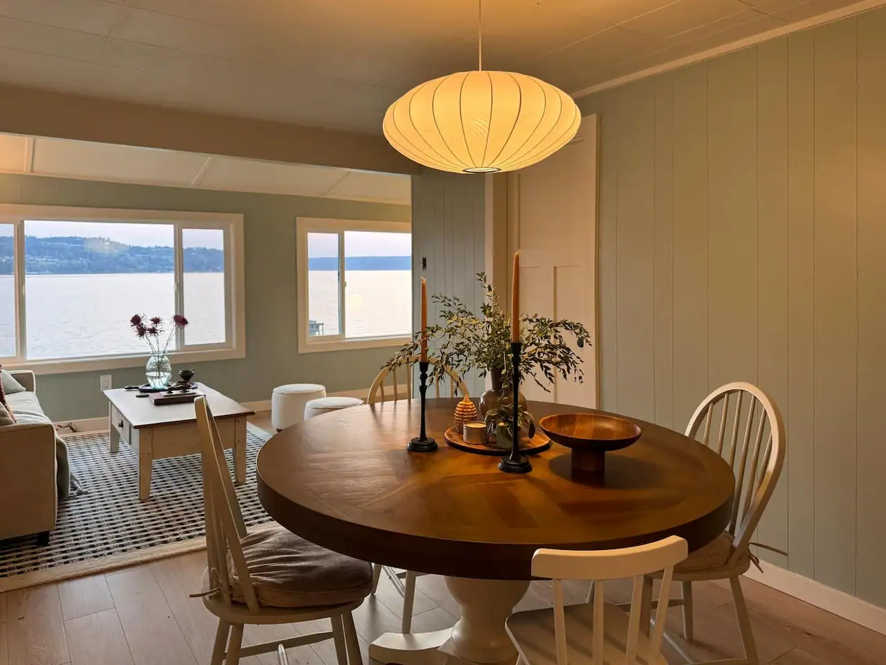 The Leonora by the Sea: dining area